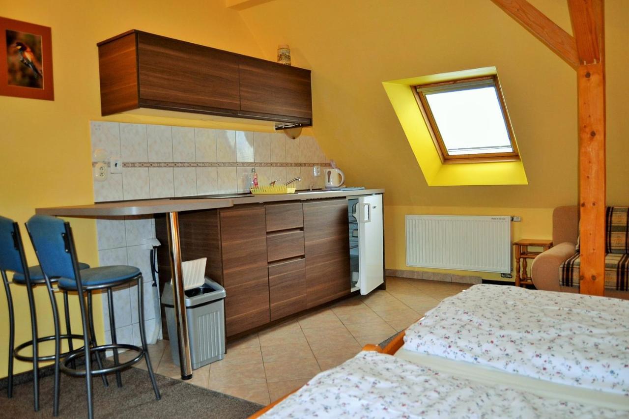 Apartments Nicol Karlovy Vary Esterno foto