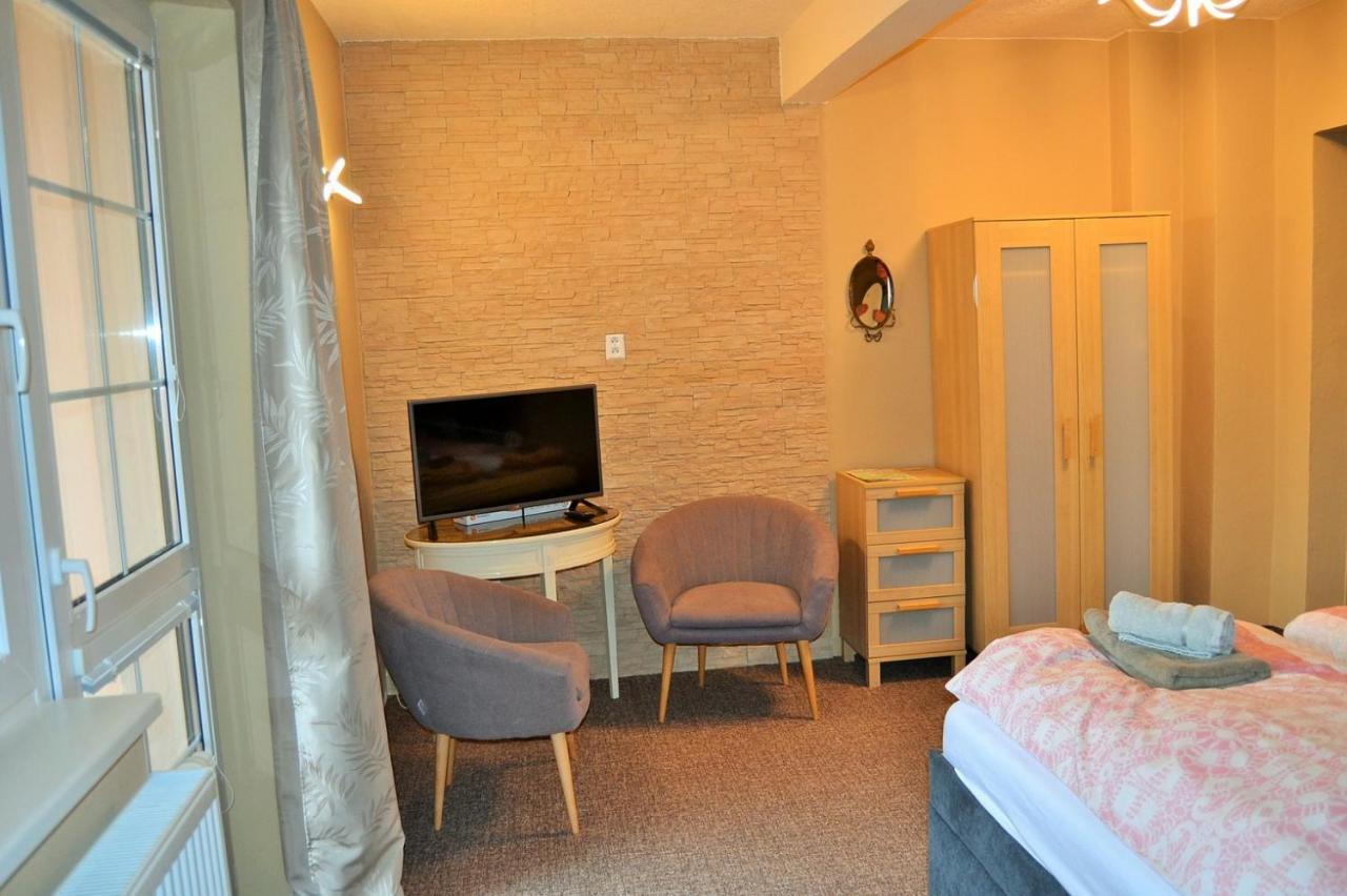Apartments Nicol Karlovy Vary Esterno foto